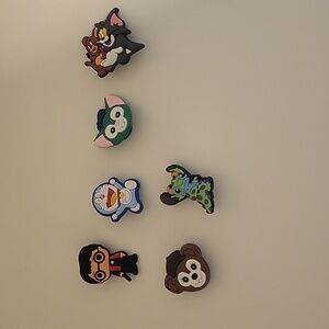 Lot of 6 random Crock charms